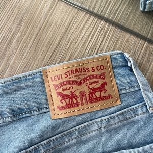 LEVIS 714 Straight leg jeans size 26